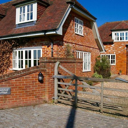 Thatched Cottage Hungerford Exterior photo