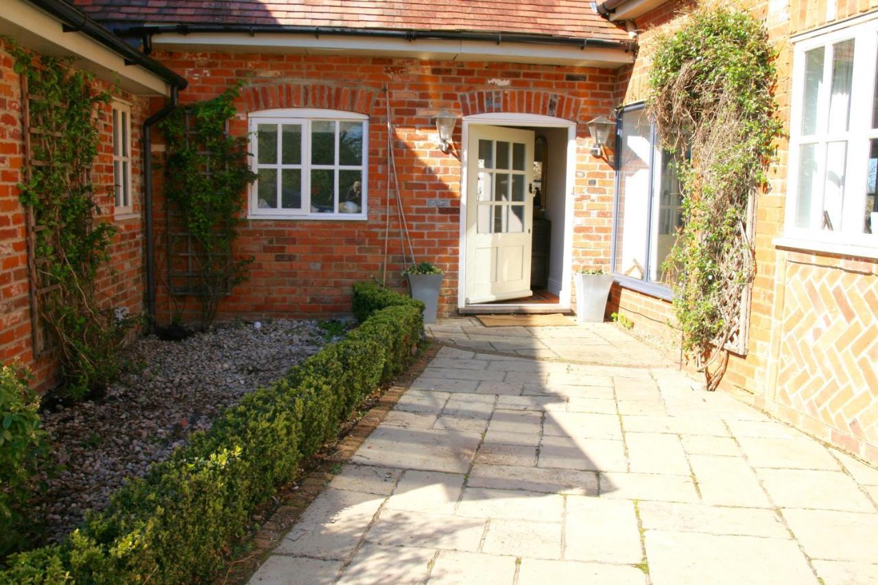 Thatched Cottage Hungerford Exterior photo