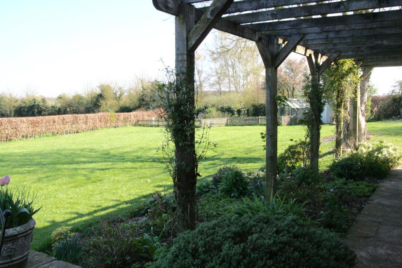 Thatched Cottage Hungerford Exterior photo